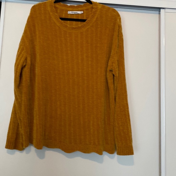 Slightly worn  velour sweater 56” across the bust, 25” from shoulder to bottom - Picture 1 of 2